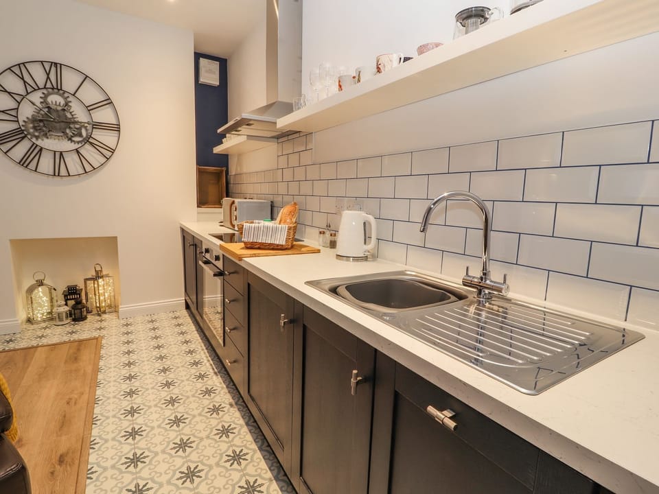 Dishwasher, cookware/dishes/utensils