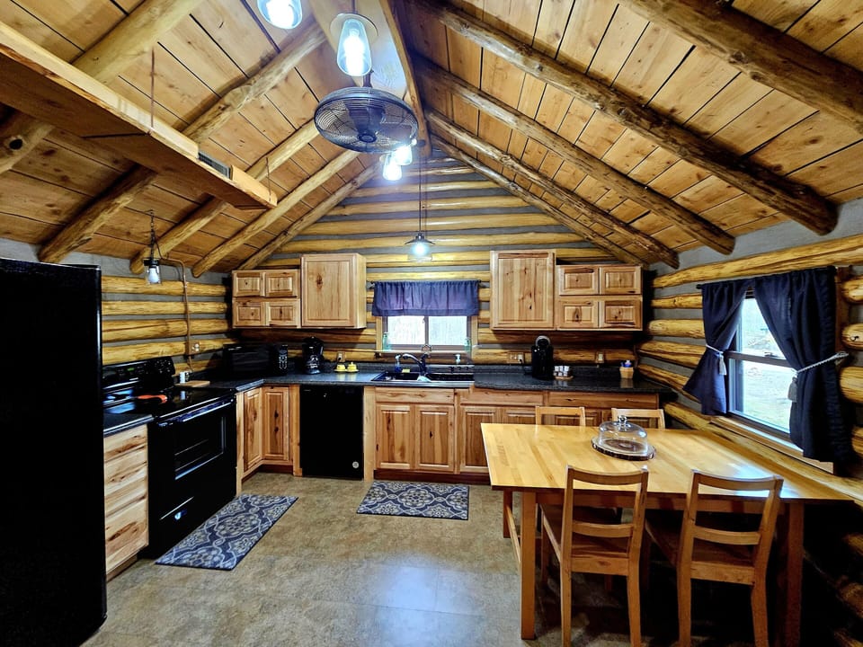 Spacious kitchen area!