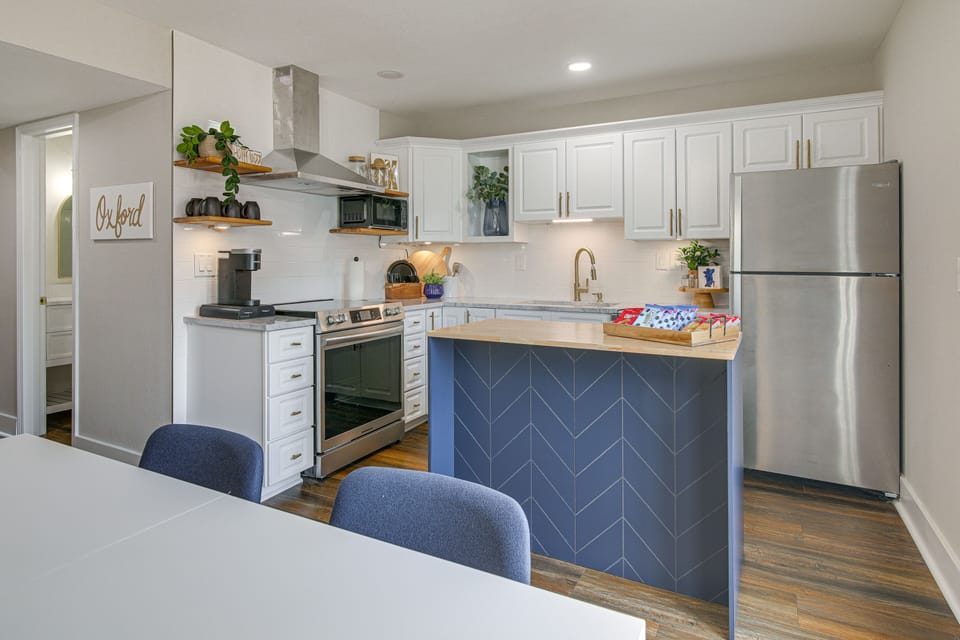 Kitchen | Keyless Entry | Central Air Conditioning | Free WiFi