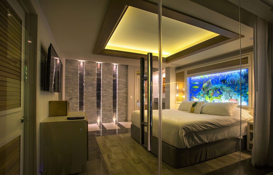 9 bedrooms, in-room safe, blackout drapes, free WiFi