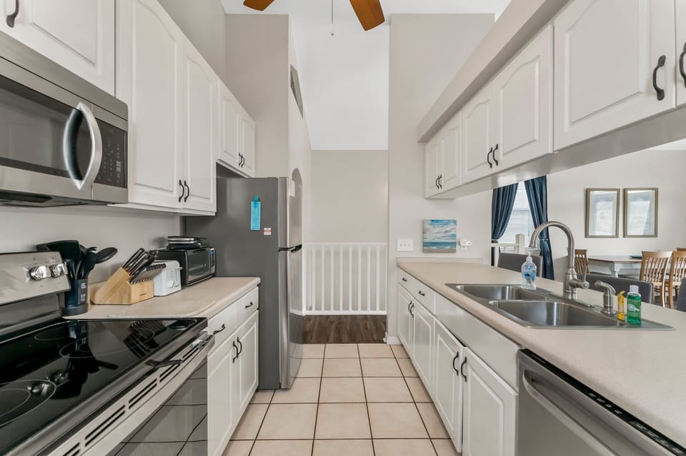 Get your Panama City Beach vacation started on the right (caffeinated!) foot. Make your favorite coffee with a Keurig Duo- bring your favorite grounds or pods to start your morning right!