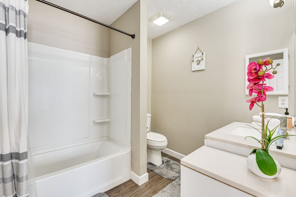 En-Suite Bathroom | Towels Provided