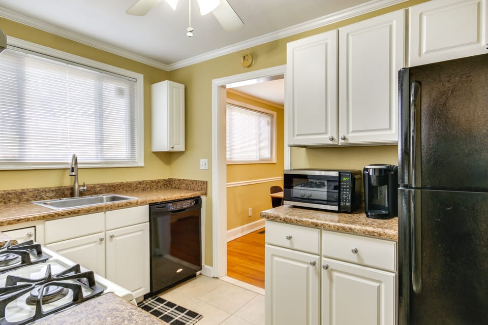Kitchen | Keurig Coffee Maker | Toaster | Cooking Basics