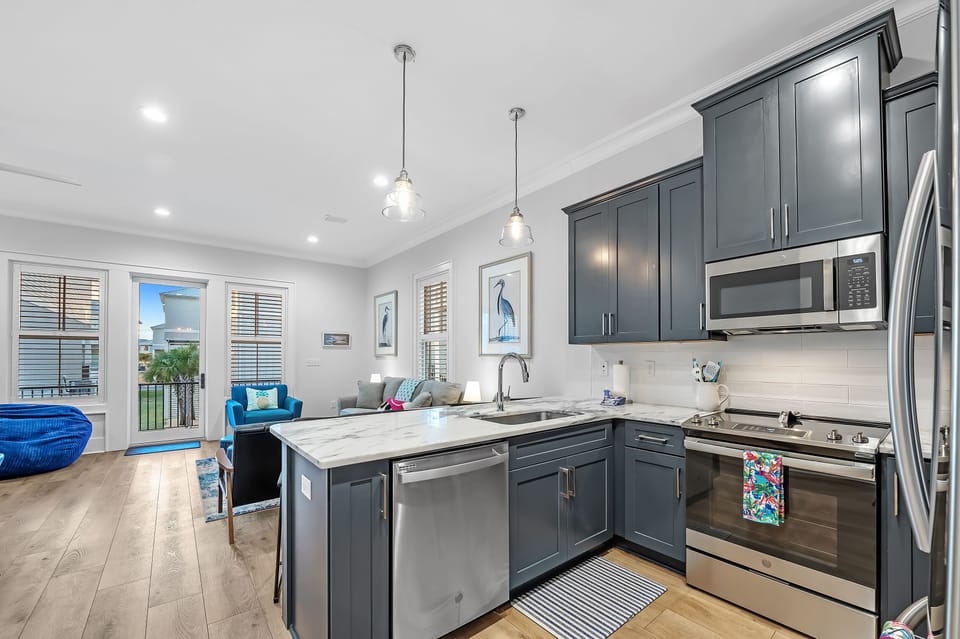 Gorgeous kitchen with stunning finishes and bar seating for 4