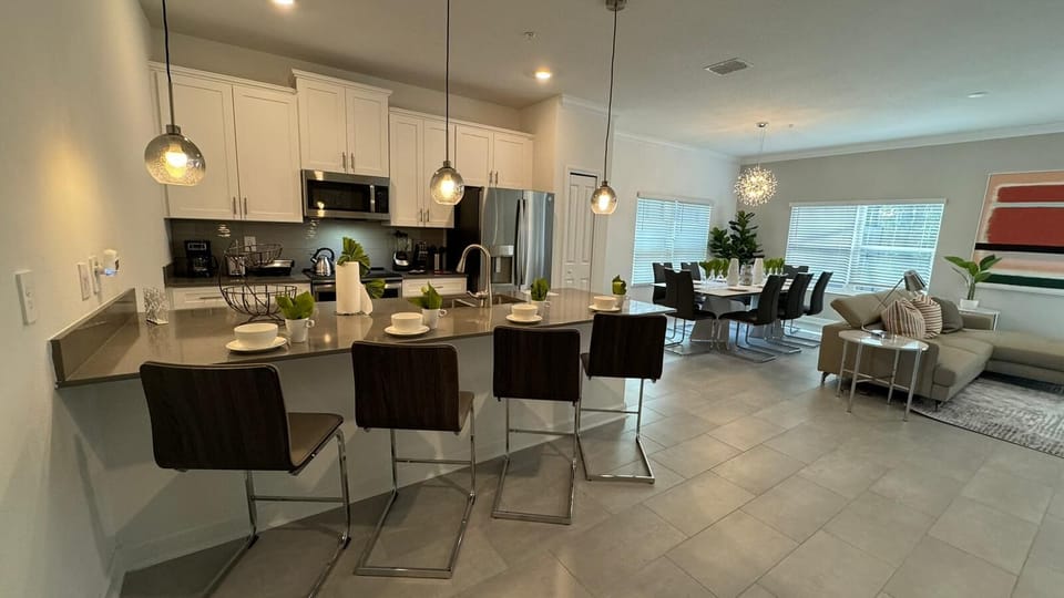 Premium House | Private kitchen | Fridge, oven, stovetop, dishwasher