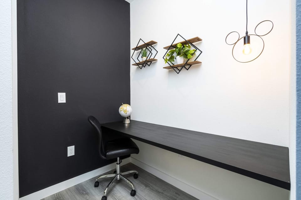 Comfort House | In-room business center