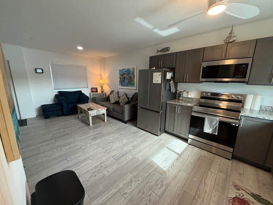 Spacious Living area (2)