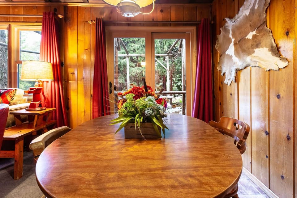 Dining Room with view of the Streams!