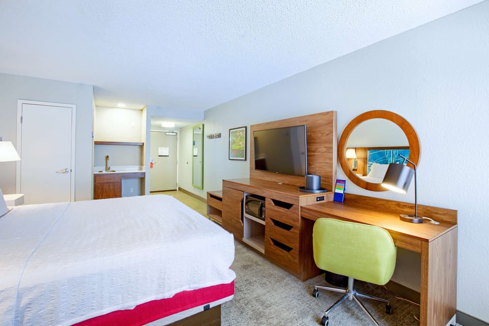 One king bed non smoking | In-room safe, iron/ironing board, free cribs/infant beds, rollaway beds