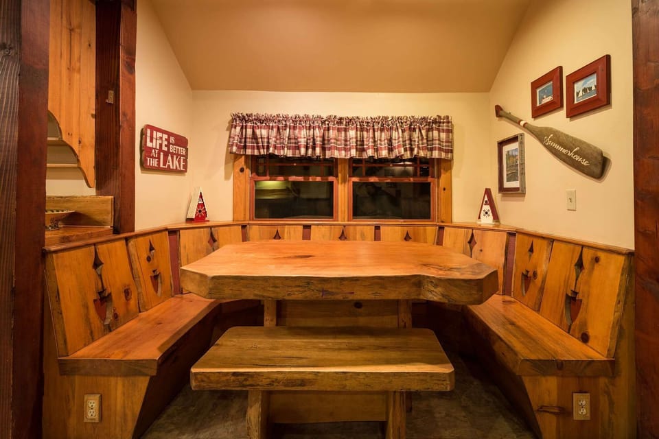 Breakfast nook