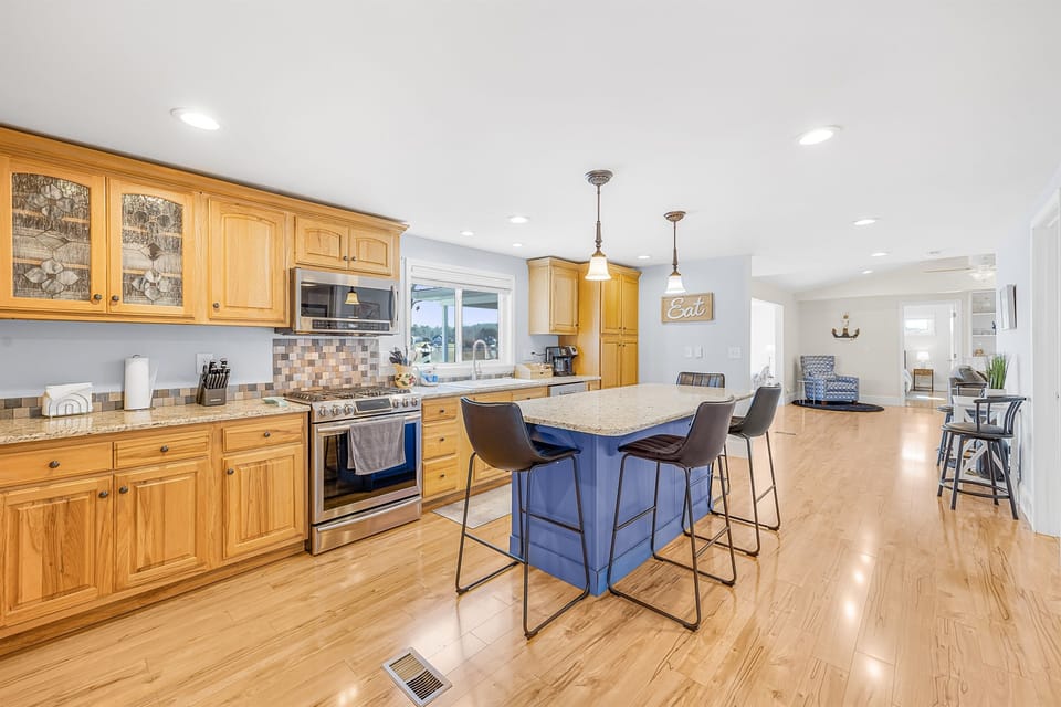 Open layout home is great for gathering with your friends.