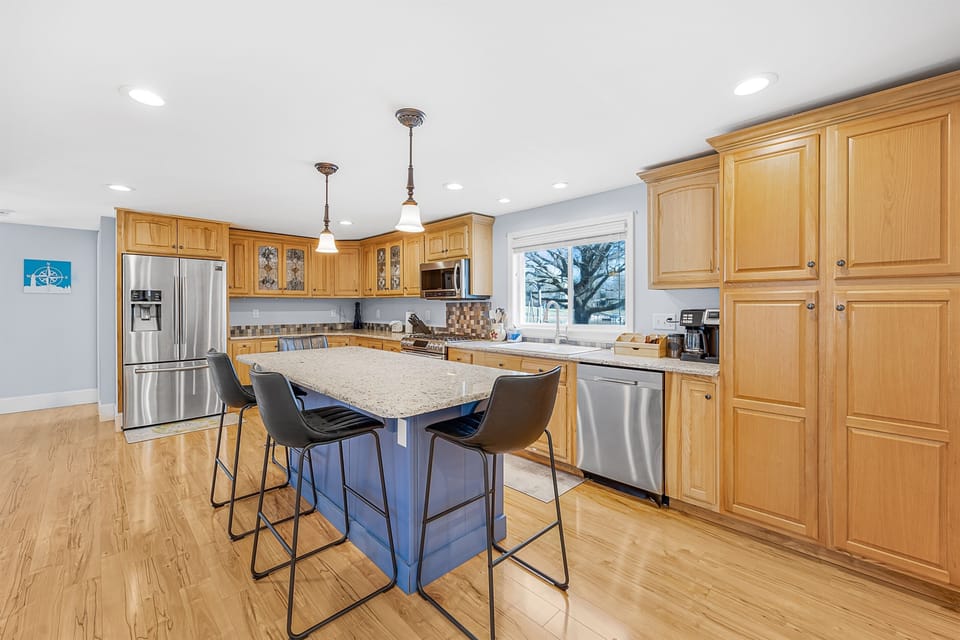 Fully stocked kitchen and coffee included!