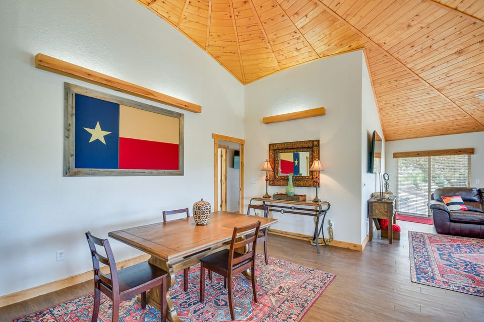 Dining Area | Dishware & Flatware Provided