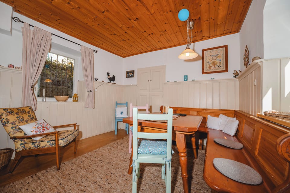 Basic House, 3 Bedrooms, Non Smoking, Kitchen | In-room dining