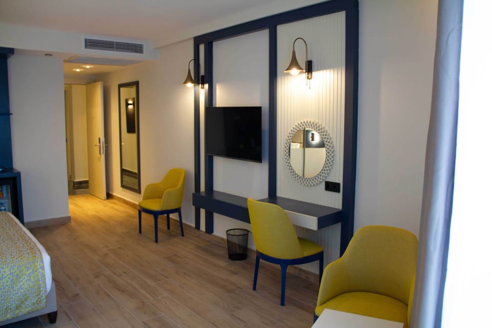 Family Room, Multiple Beds | Minibar, laptop workspace, free WiFi, bed sheets