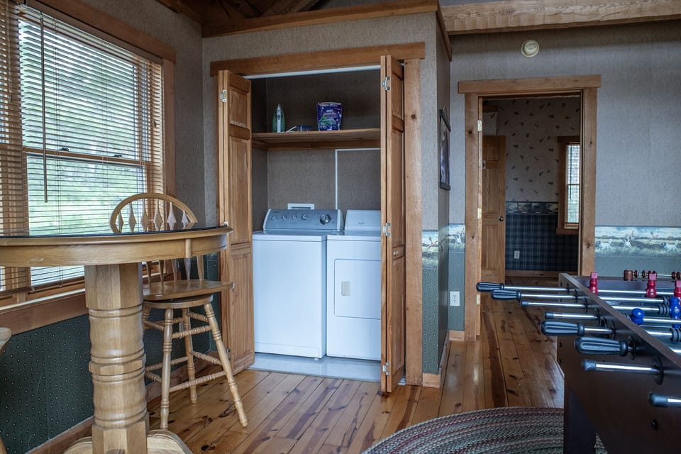Full size washer and dryer in upstairs loft. 