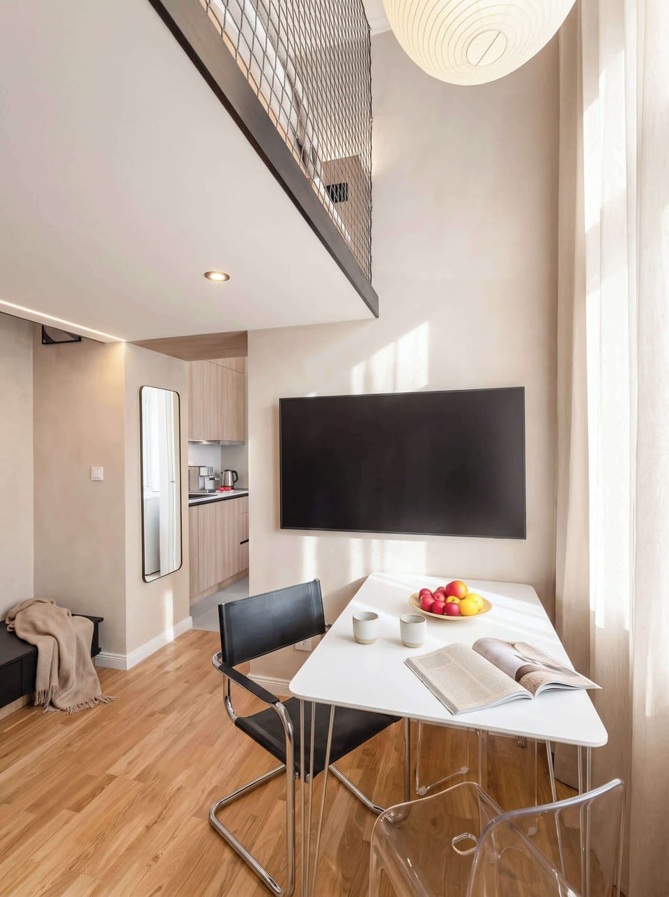 In the lower floor there is a living room with TV with Netflix and also kitchen