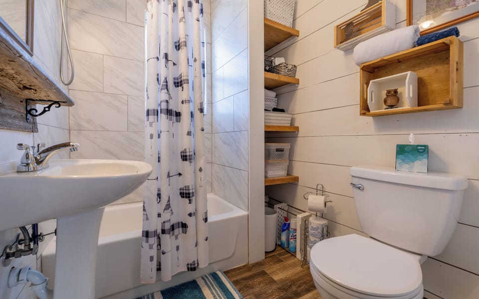 Full bathroom with tub and shower combination to get ready to the day