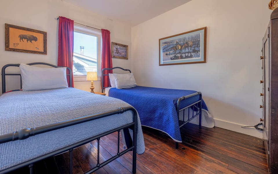 Bedroom 2 features two Twin beds