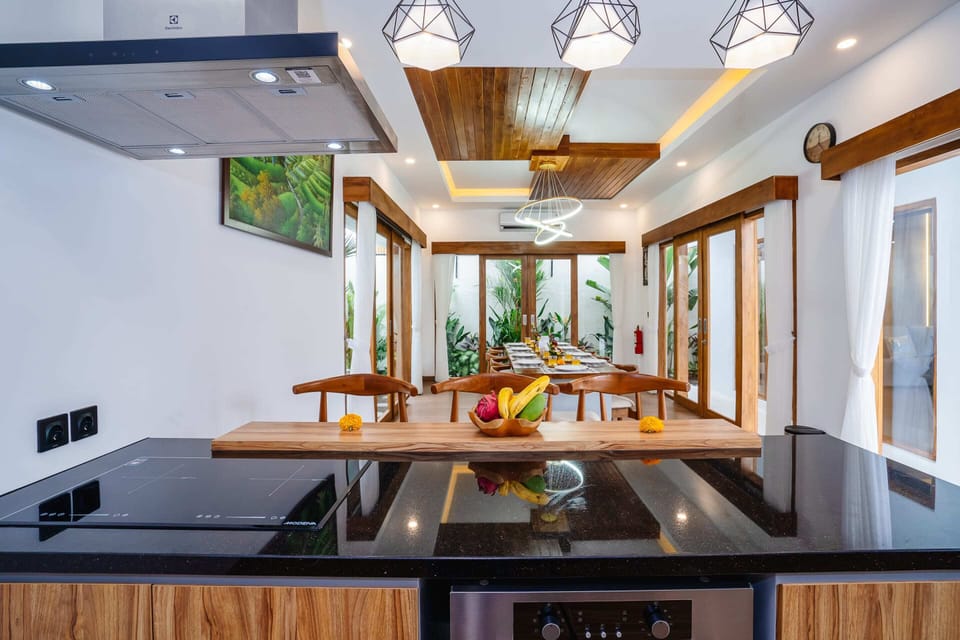 Basic Villa | Private kitchen | Fridge, microwave, oven, stovetop