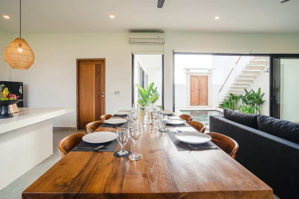 Basic Villa | Dining
