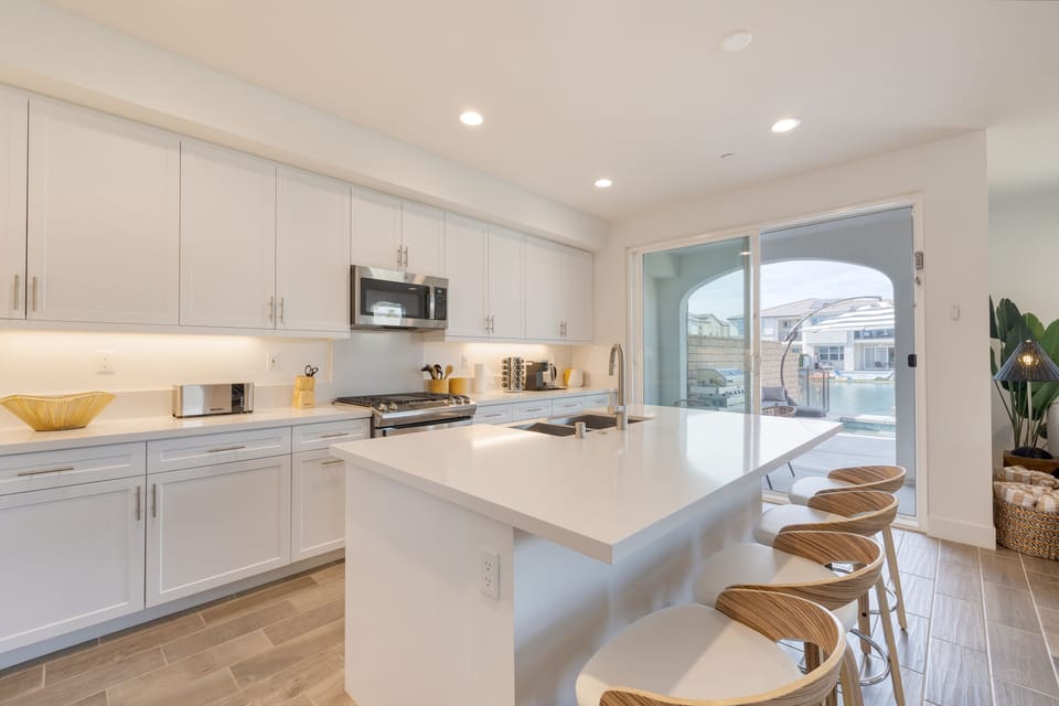Island with barstool seating in the kitchen.