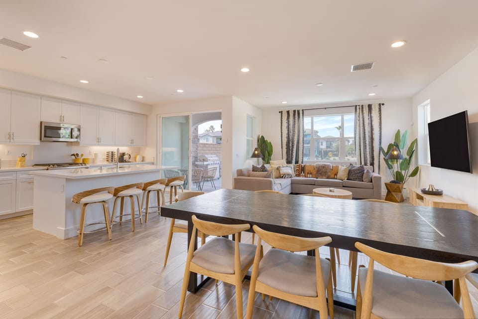 Dining area located next to the kitchen.