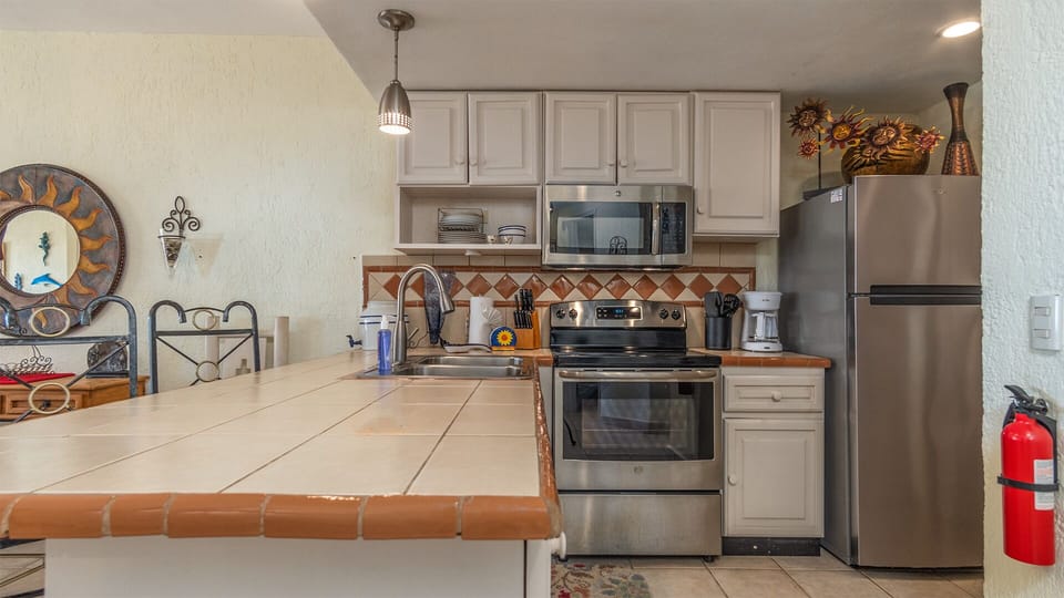 The complete kitchen.