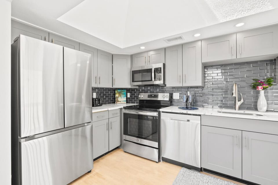Full kitchen, and complementary beverage provided to all guests