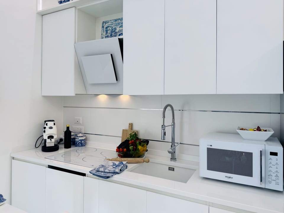 Superior Apartment, Balcony, Garden View | Private kitchen | Full-size fridge, microwave, stovetop, dishwasher