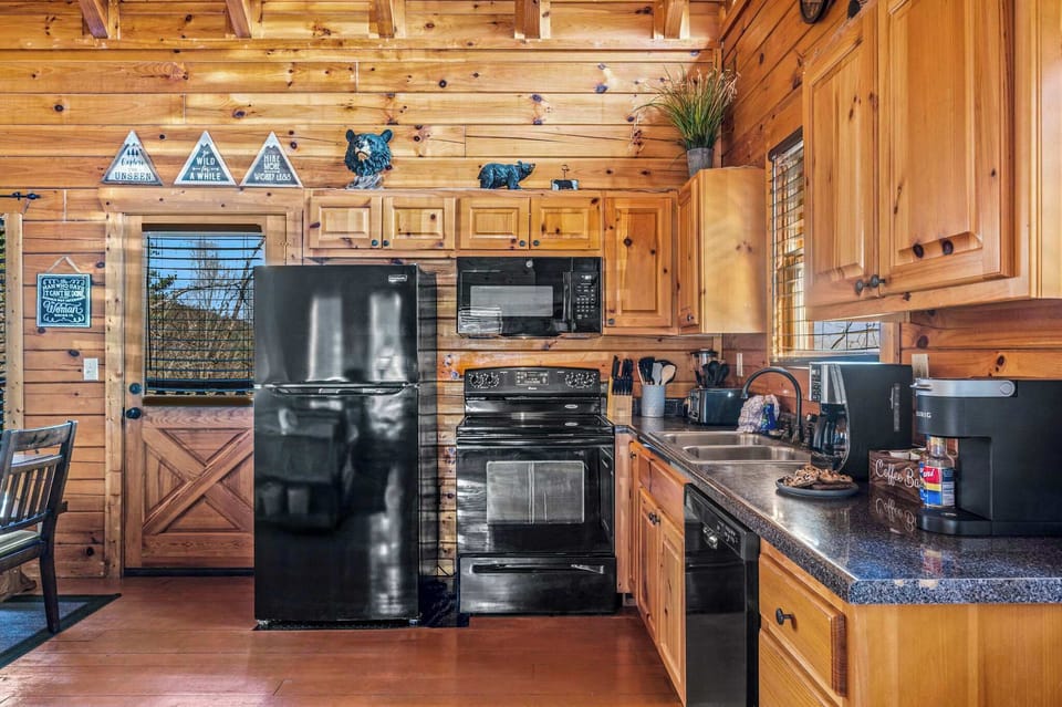 fully equipped kitchen with nice coffee bar