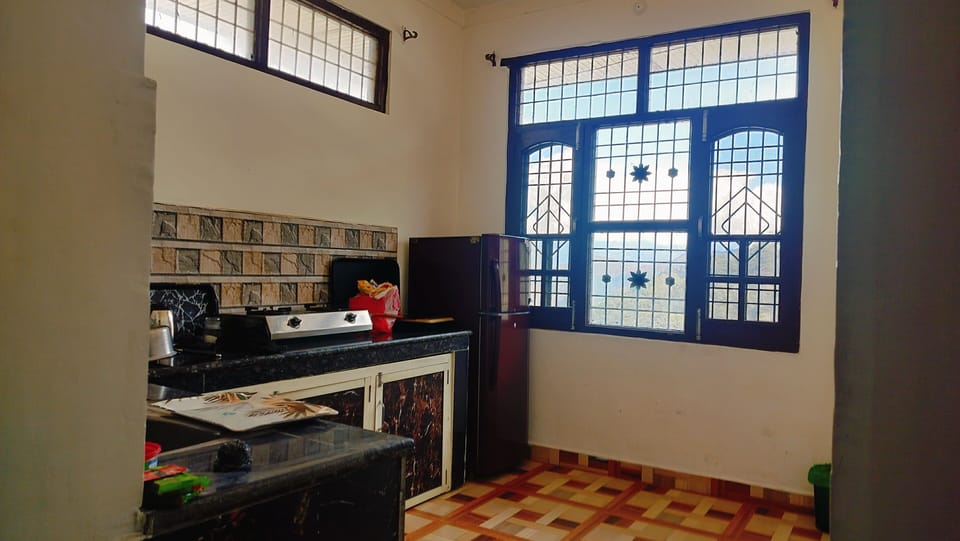 Family Room, Hill View | Private kitchenette