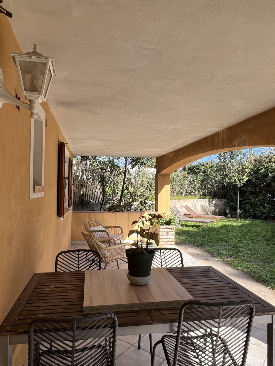 Outdoor dining