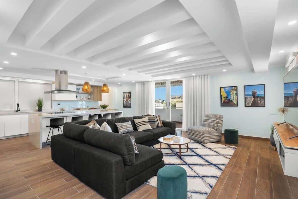 The perfect blend of comfort and entertainment: Our spacious living area has it all.