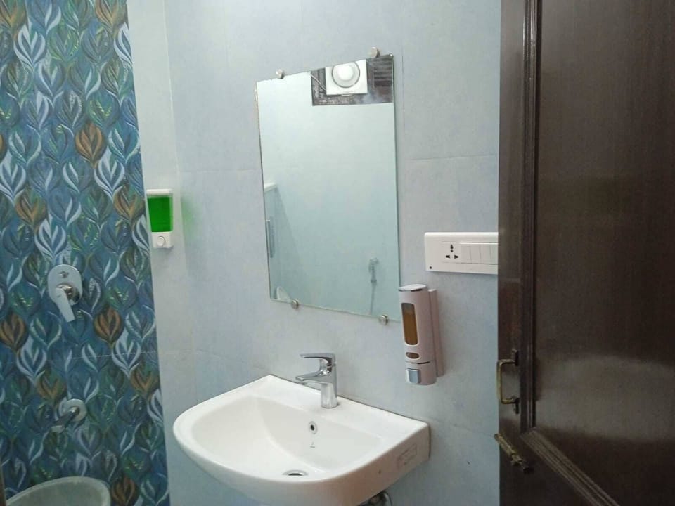 Deluxe Room | Bathroom