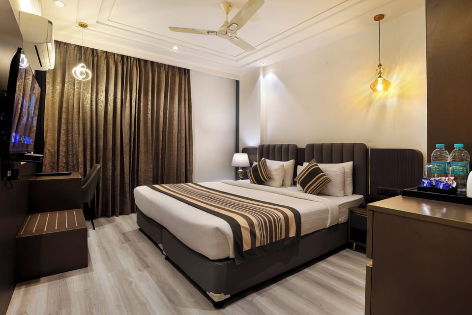 Deluxe Room | Soundproofing, bed sheets