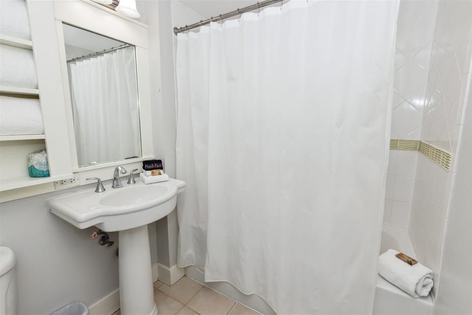 Pilot House 518 1 Bedroom Condo by RedAwning Apartment in Miramar Beach