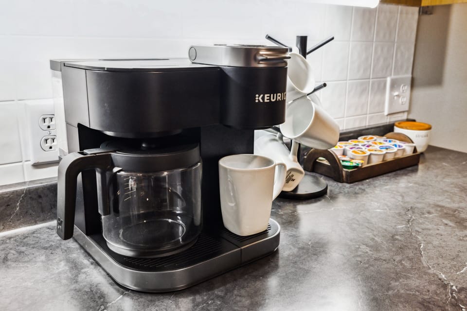 Cabin, 4 Bedrooms | Coffee and/or coffee maker