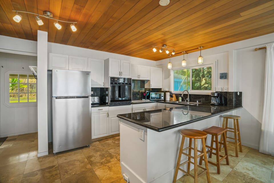 House, 2 Bedrooms | Private kitchen | Fridge, oven, coffee/tea maker, toaster