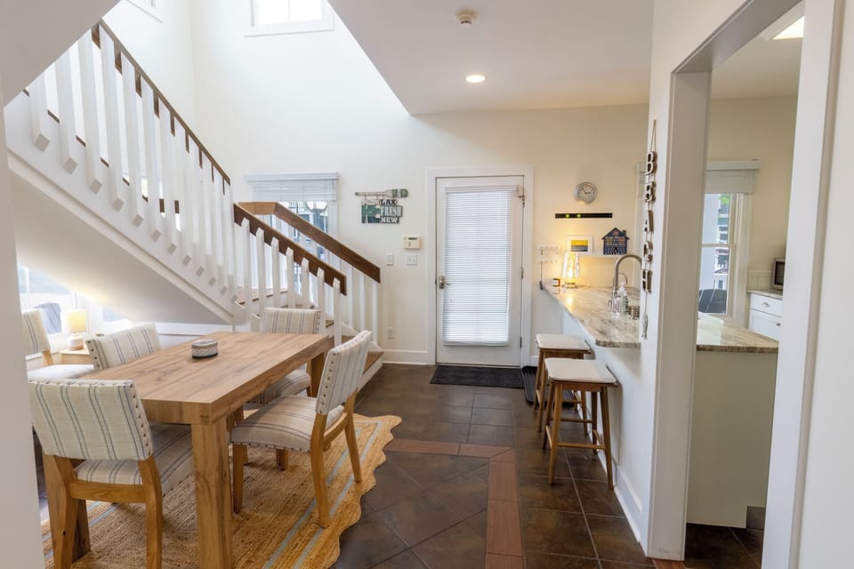 Main Level | Kitchen | Dining