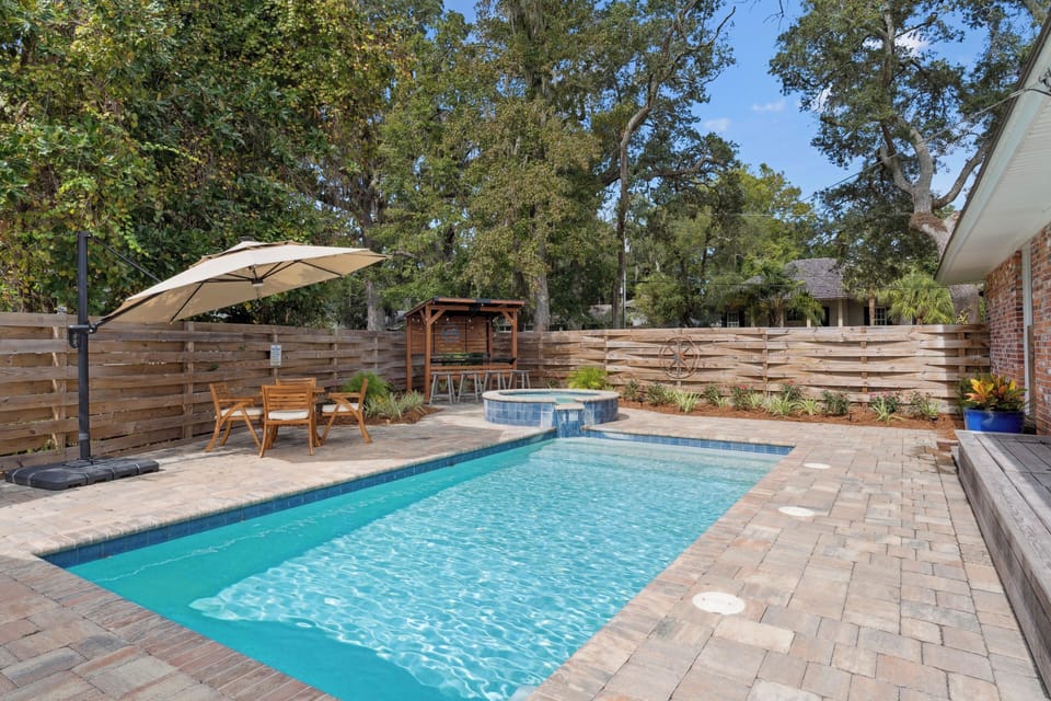 Relax-N-Sea - Ample Space Poolside fun