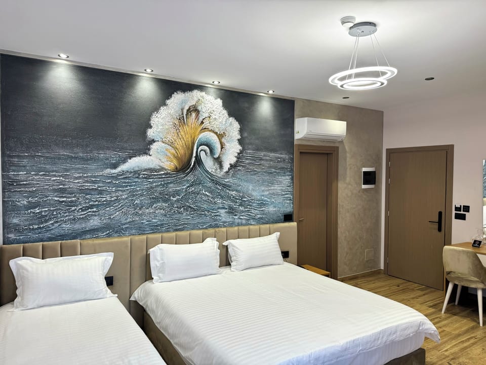 Family Room | Desk, soundproofing, free WiFi