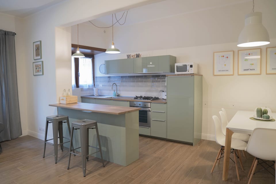 Comfort Apartment, 4 Bedrooms | Private kitchen | Espresso maker, coffee/tea maker, electric kettle, dining table