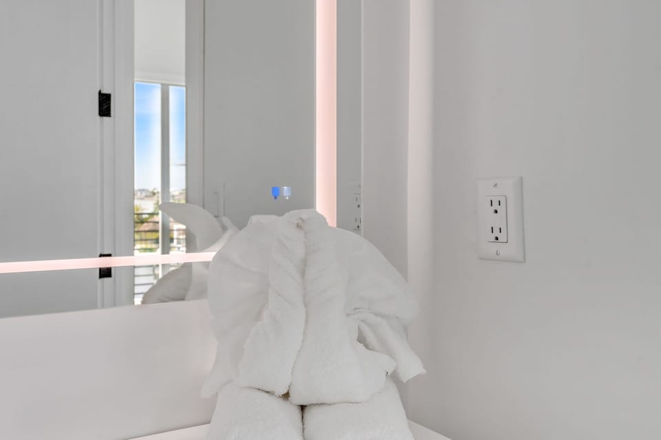 Jack and Jill Bathroom (2)