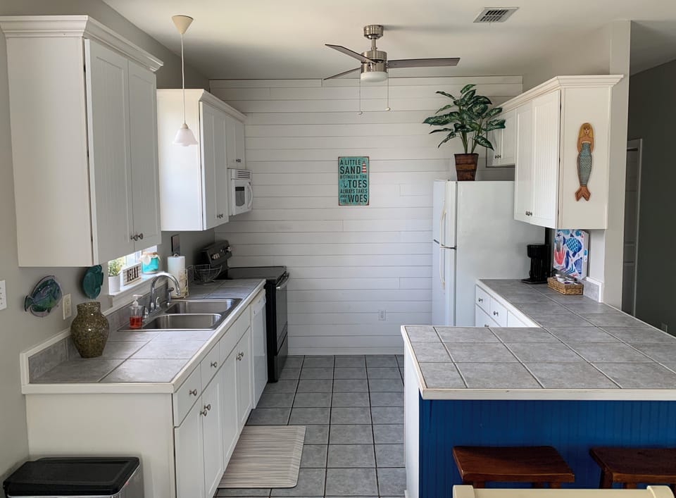 Fully stocked kitchen with a large L-shaped work area means lots of space.