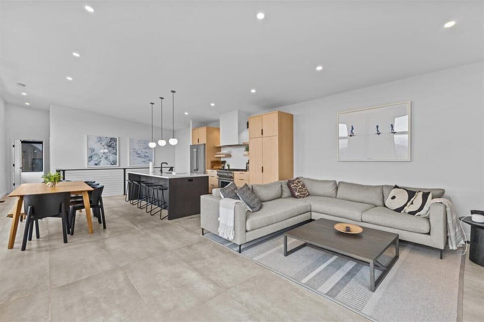 BRAND NEW! Modern Design with Mountain Views! (2857)