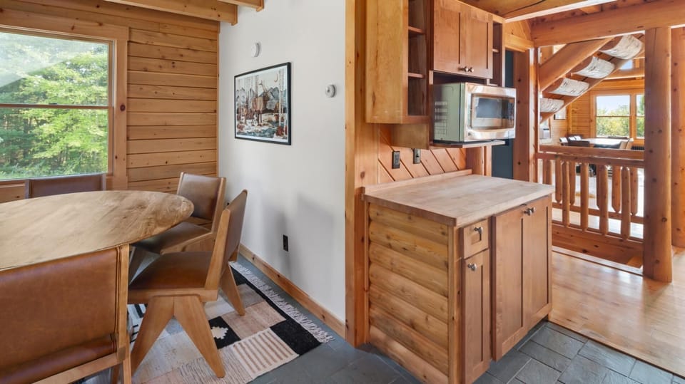 Mountain Majesty: Timber Lodge with Stunning Views (2387)