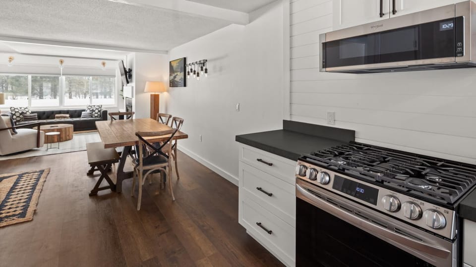 Idyllic 2BR Condo, Centrally Located Quiet Retreat (3300)