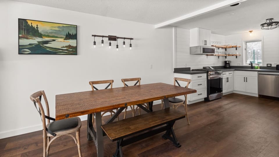 Idyllic 2BR Condo, Centrally Located Quiet Retreat (3301)