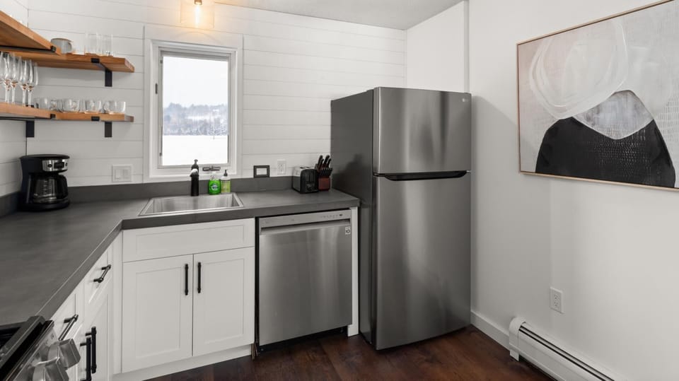 Idyllic 2BR Condo, Centrally Located Quiet Retreat (3299)